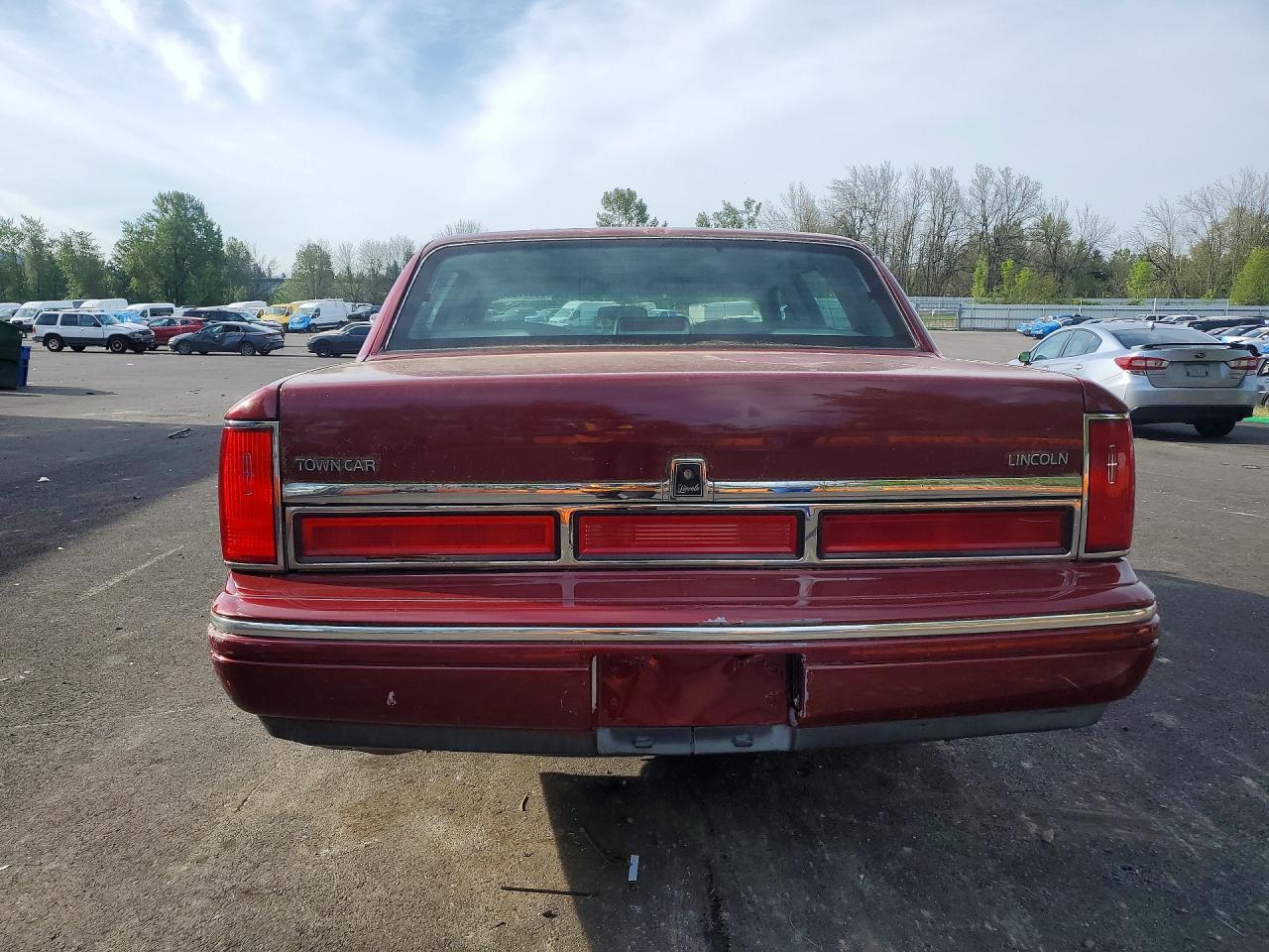 1997 Lincoln Town Car Executive - Фото 6