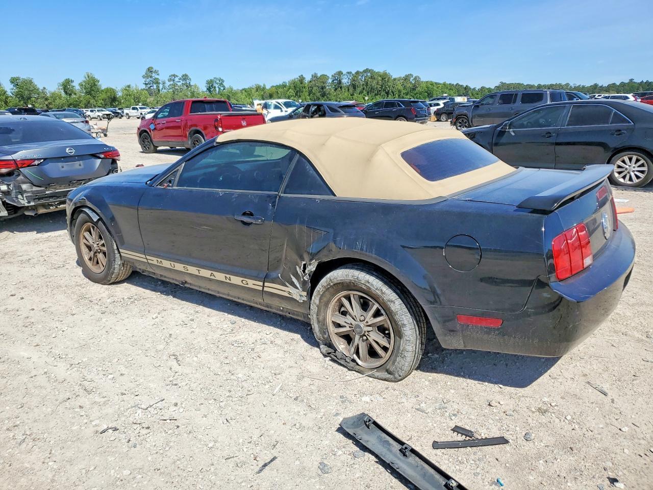 2005 Ford Mustang - Фото 2