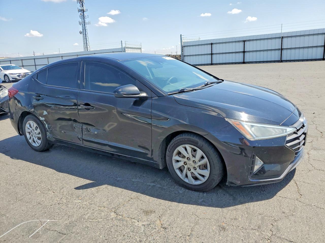 2020 Hyundai Elantra Se - Image 4