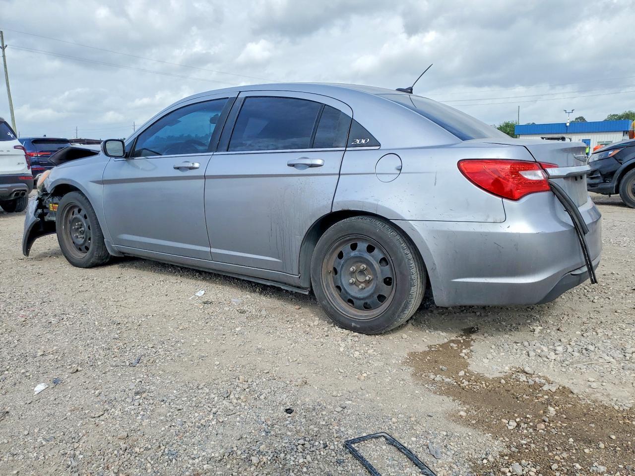 2013 Chrysler 200 Lx - Фото 2