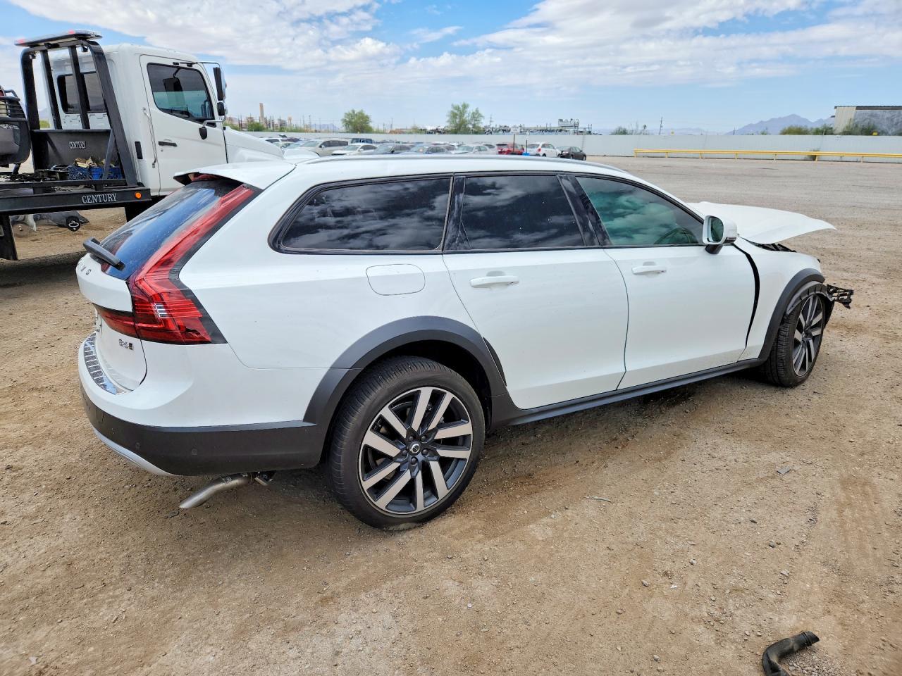 2026 Volvo V90 Cross Country Ultra - Фото 3