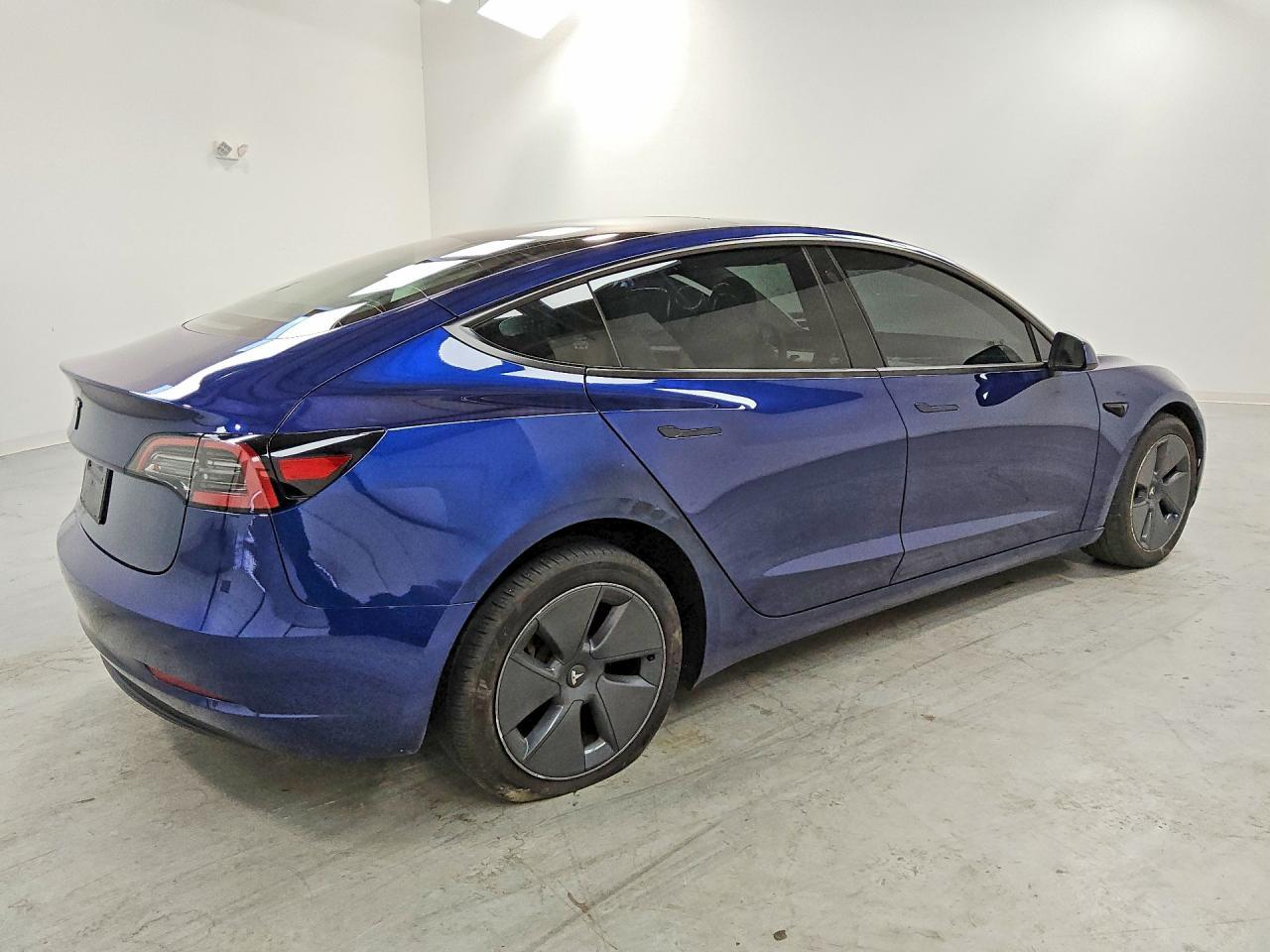 2023 Tesla Model 3 - Фото 3