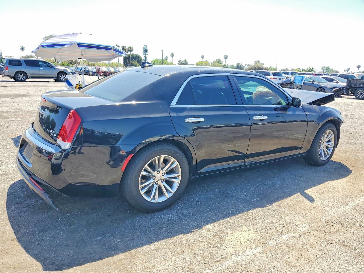 2016 Chrysler 300C - Фото 3