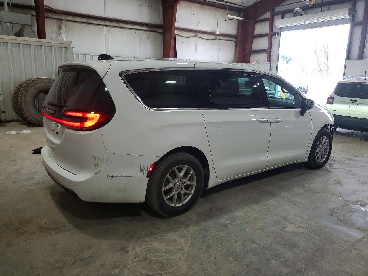 2025 Chrysler Pacifica Select - Фото 3