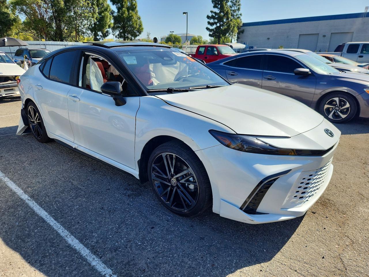 2025 Toyota Camry - Фото 4
