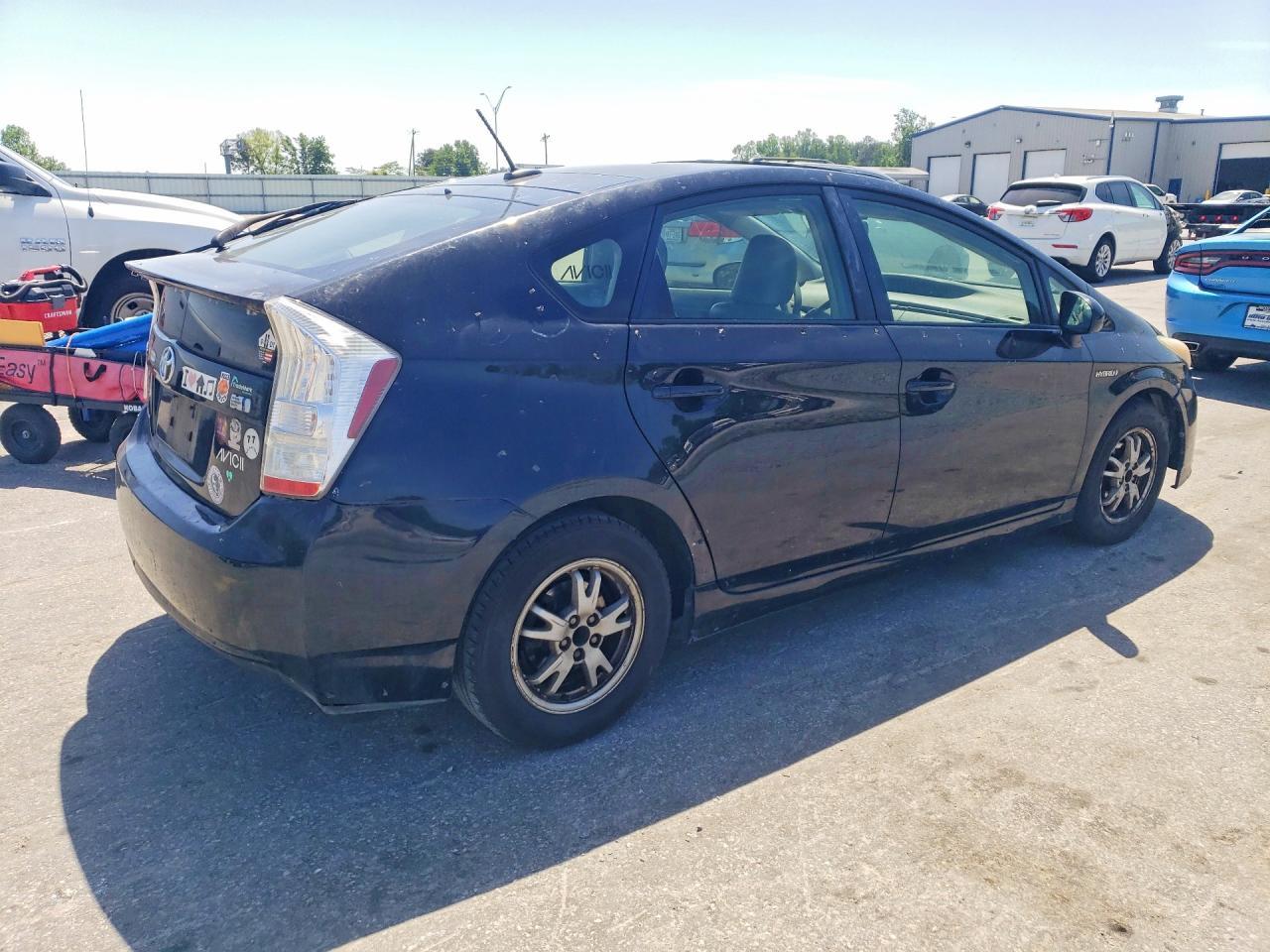 2011 Toyota Prius Four - Фото 3