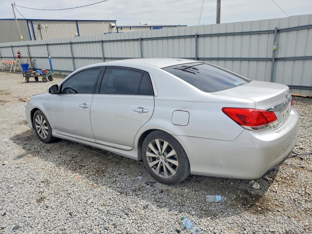 2012 Toyota Avalon Limited - Фото 2