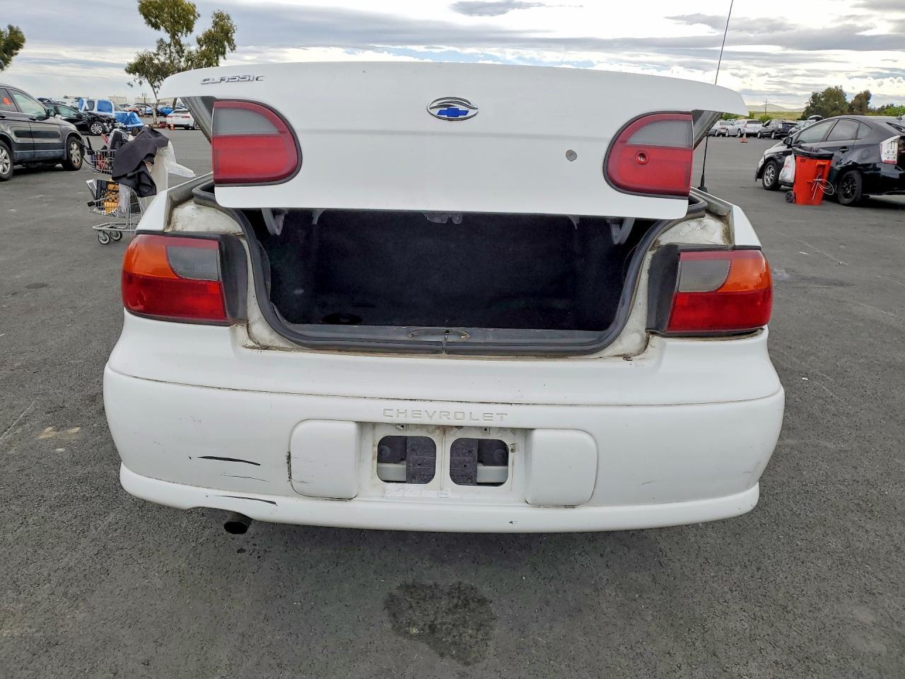 2004 Chevrolet Classic - Фото 6