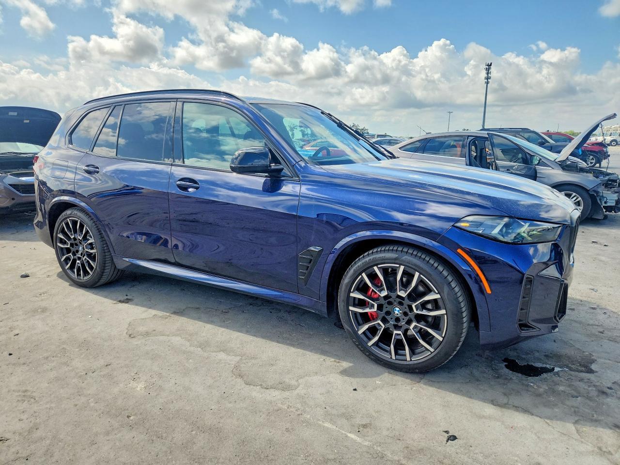 2024 BMW X5 M60I - Фото 4