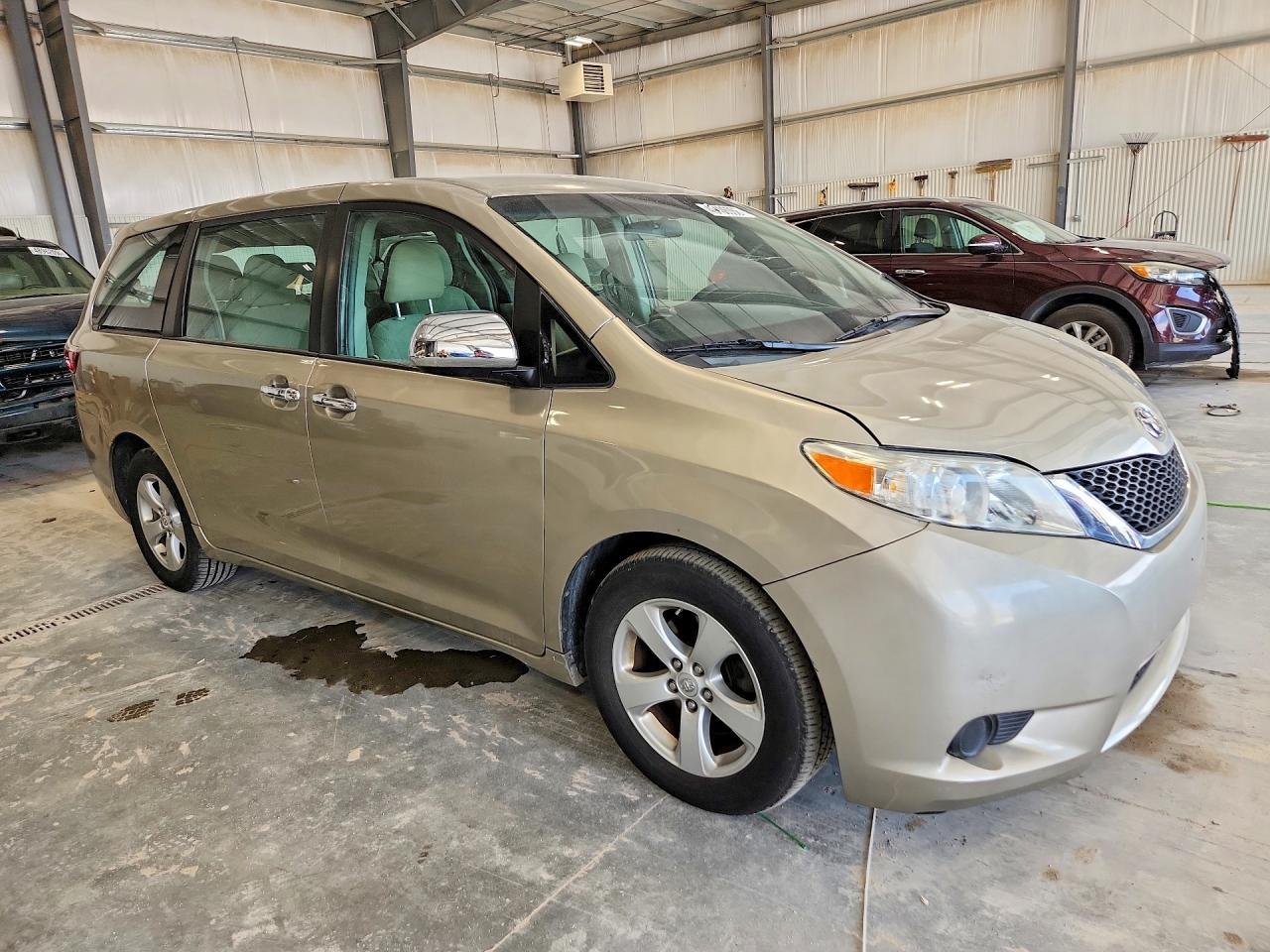 2015 Toyota Sienna L 7-Passenger - Фото 4