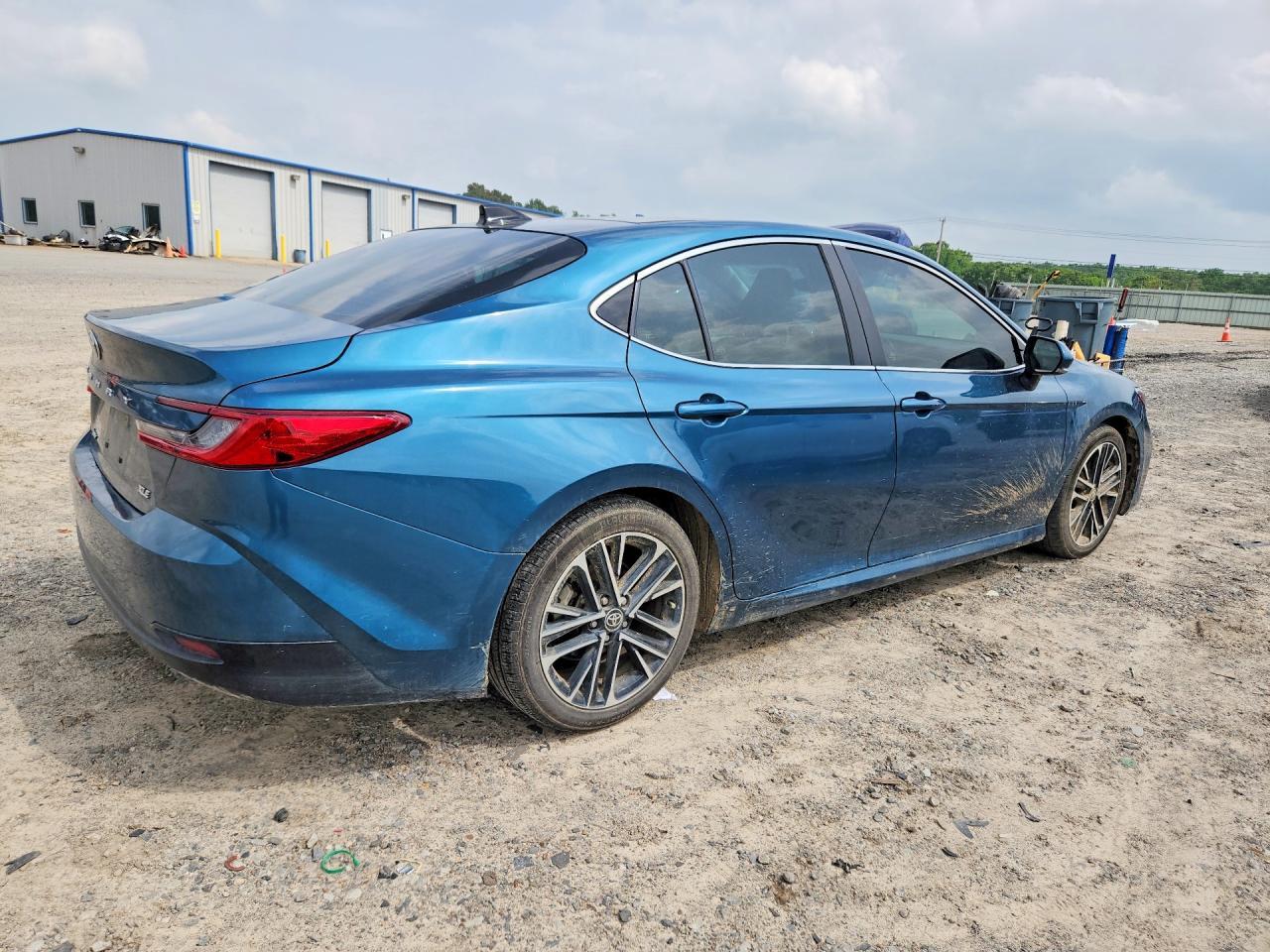 2025 Toyota Camry Xle - Image 3
