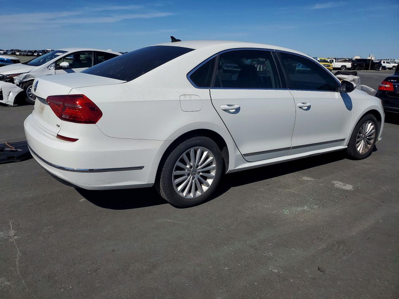 2016 Volkswagen Passat Se - Фото 3