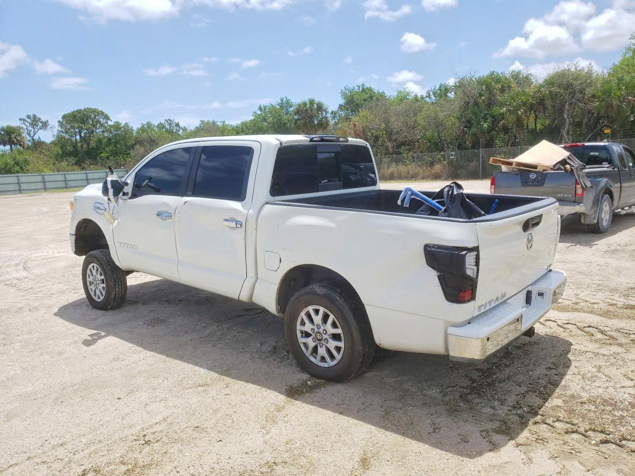2017 Nissan Titan Sv - Image 2
