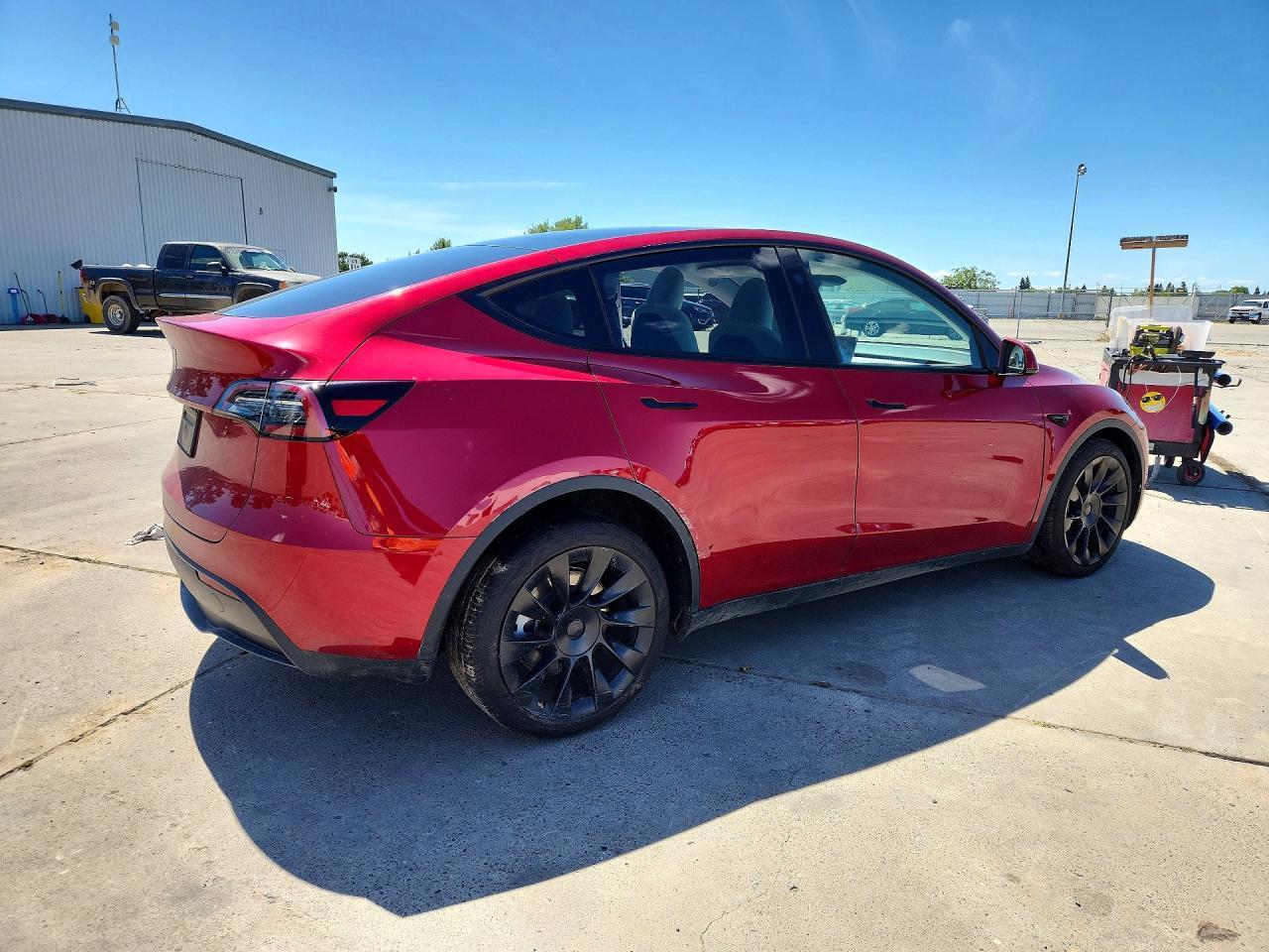 2025 Tesla Model Y - Фото 3