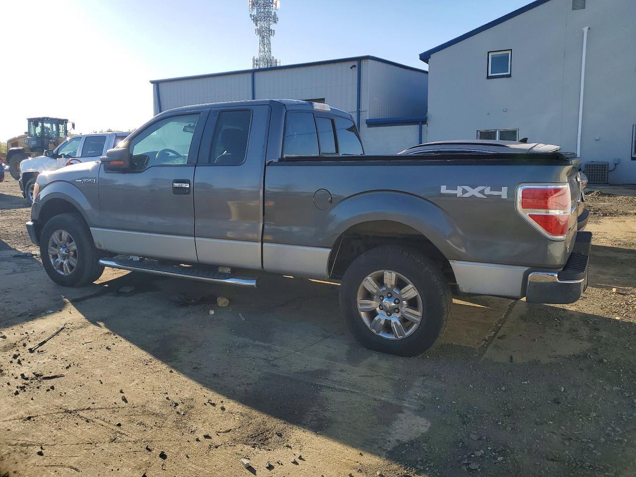 2009 Ford F150 Super Cab - Image 2