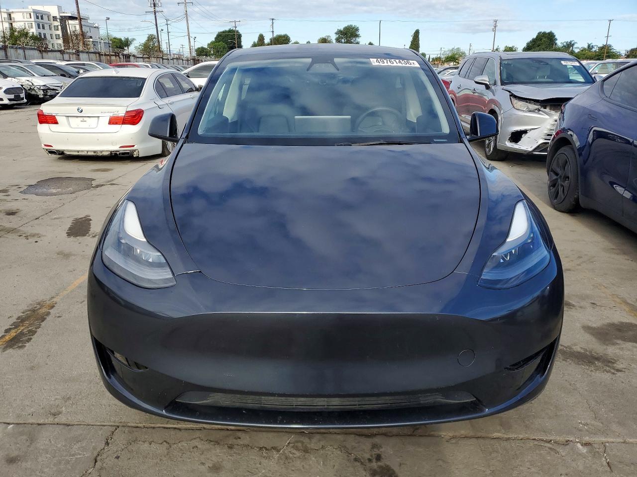 2025 Tesla Model Y - Фото 5
