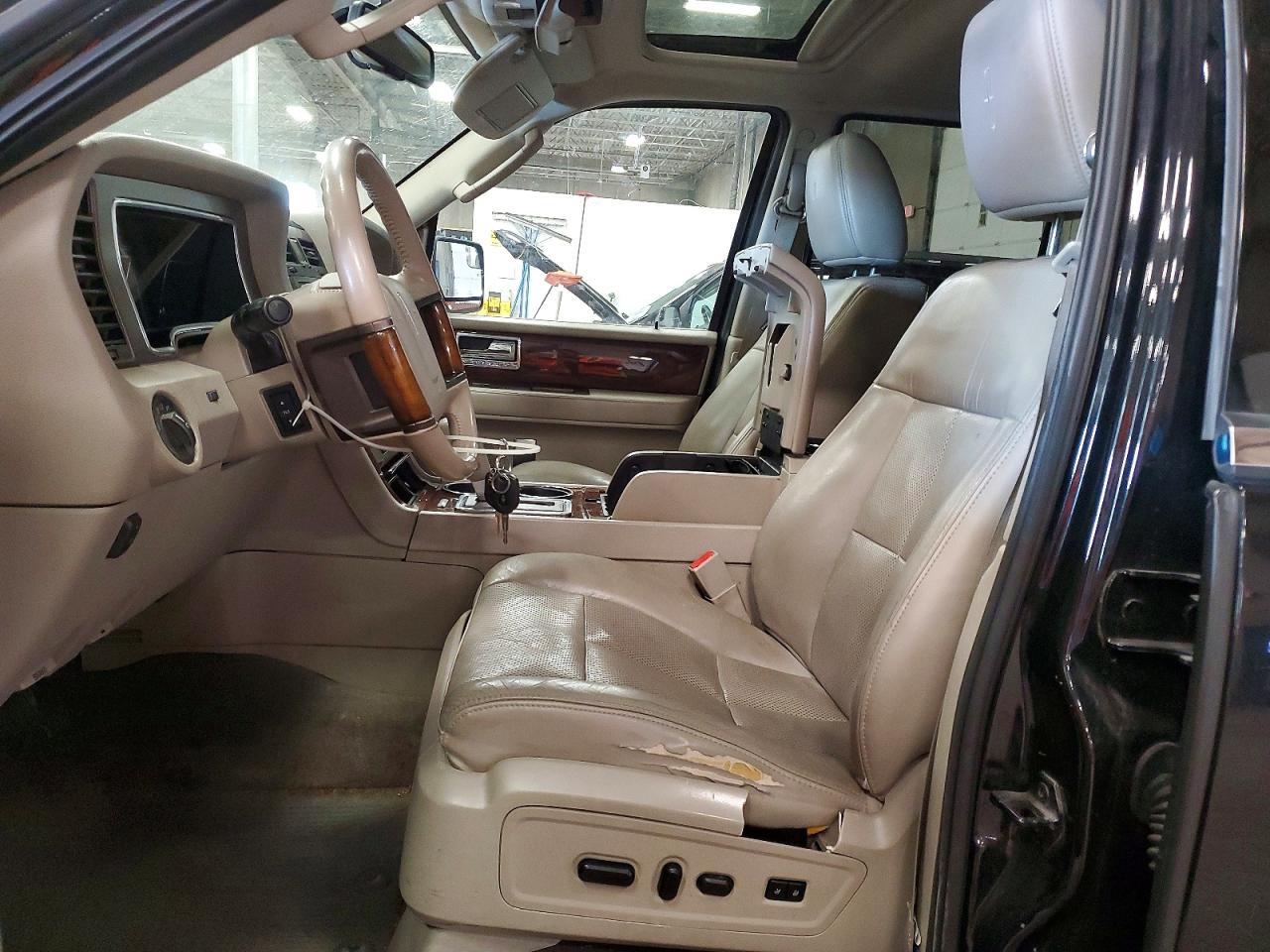 2014 Lincoln Navigator - Image 7