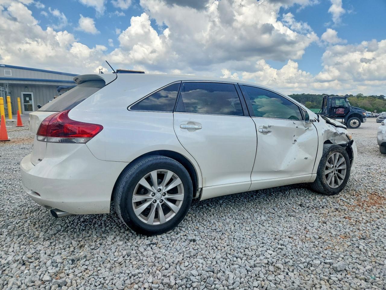 2015 Toyota Venza Xle - Image 3