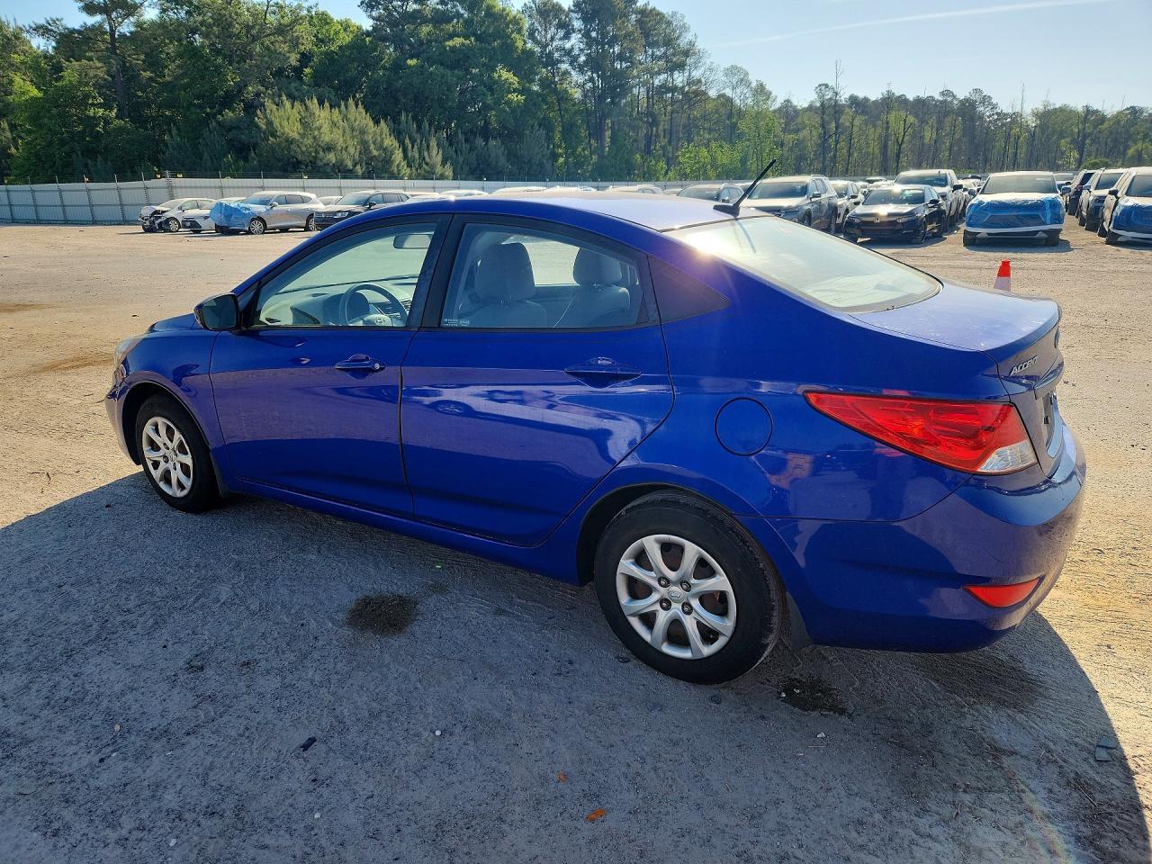 2012 Hyundai Accent Gls - Image 2