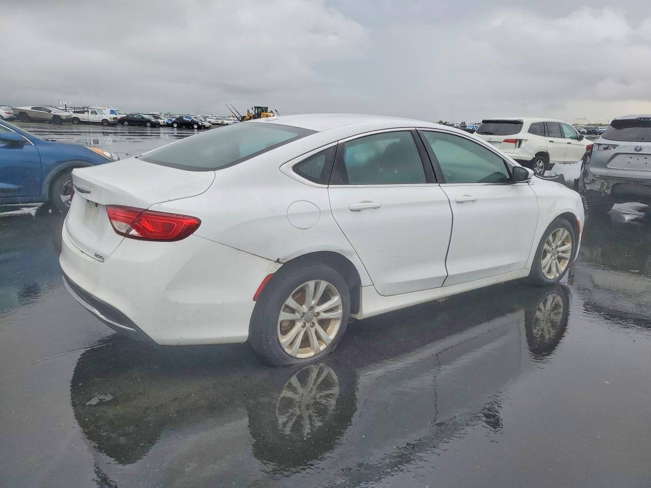 2016 Chrysler 200 Limited - Image 3
