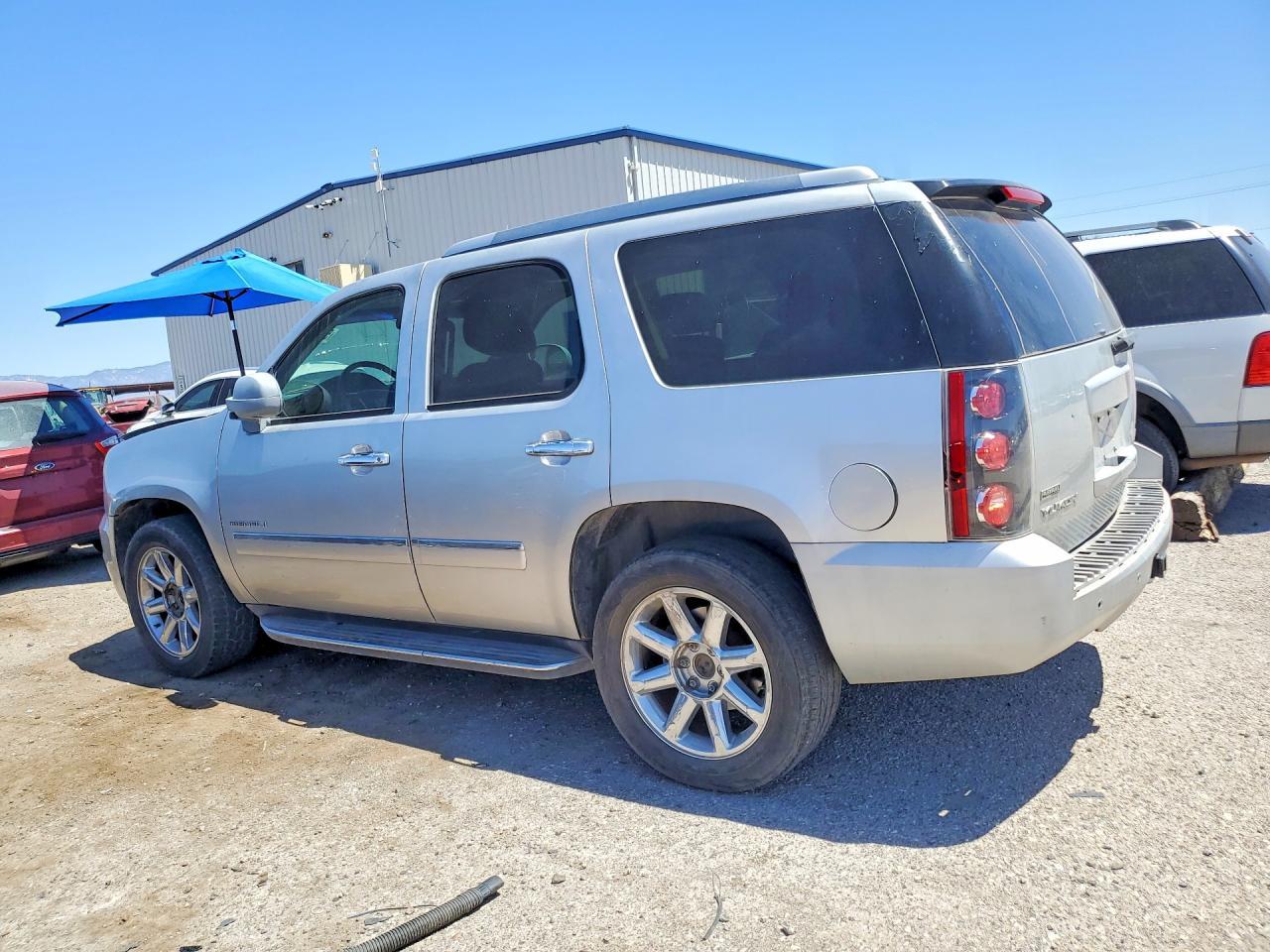 2010 GMC Yukon Denali - Фото 2