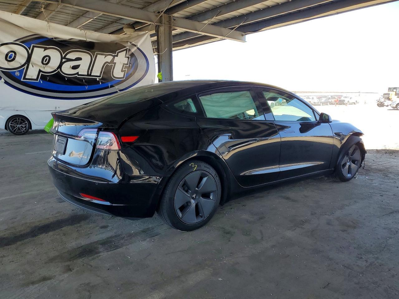 2022 Tesla Model 3 - Фото 3