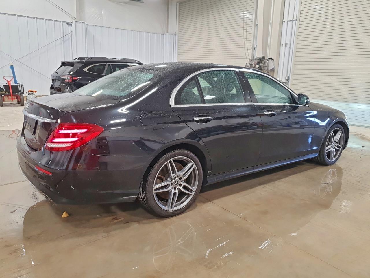 2018 Mercedes-Benz E 400 4Matic - Фото 3