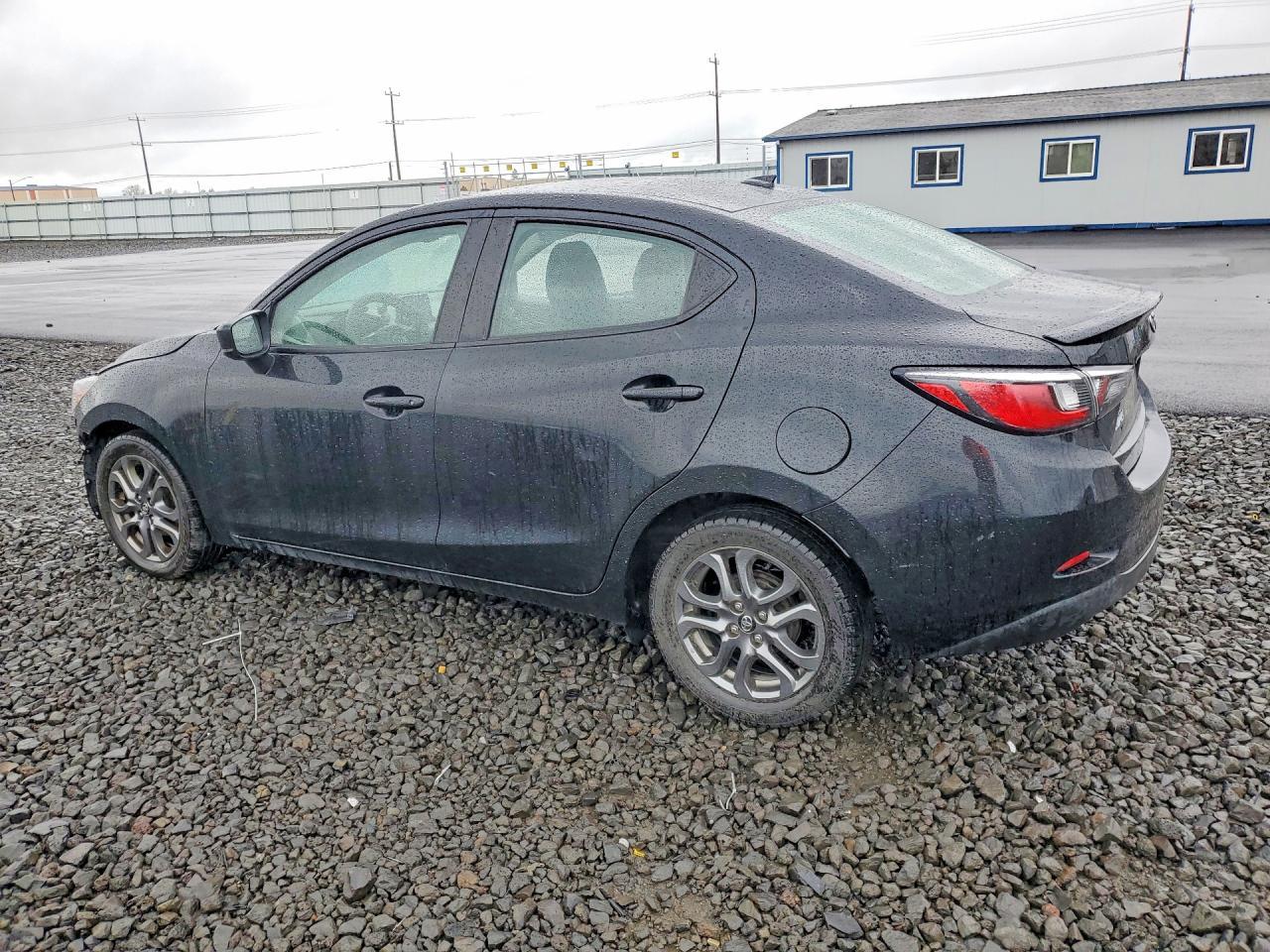 2019 Toyota Yaris Le - Image 2