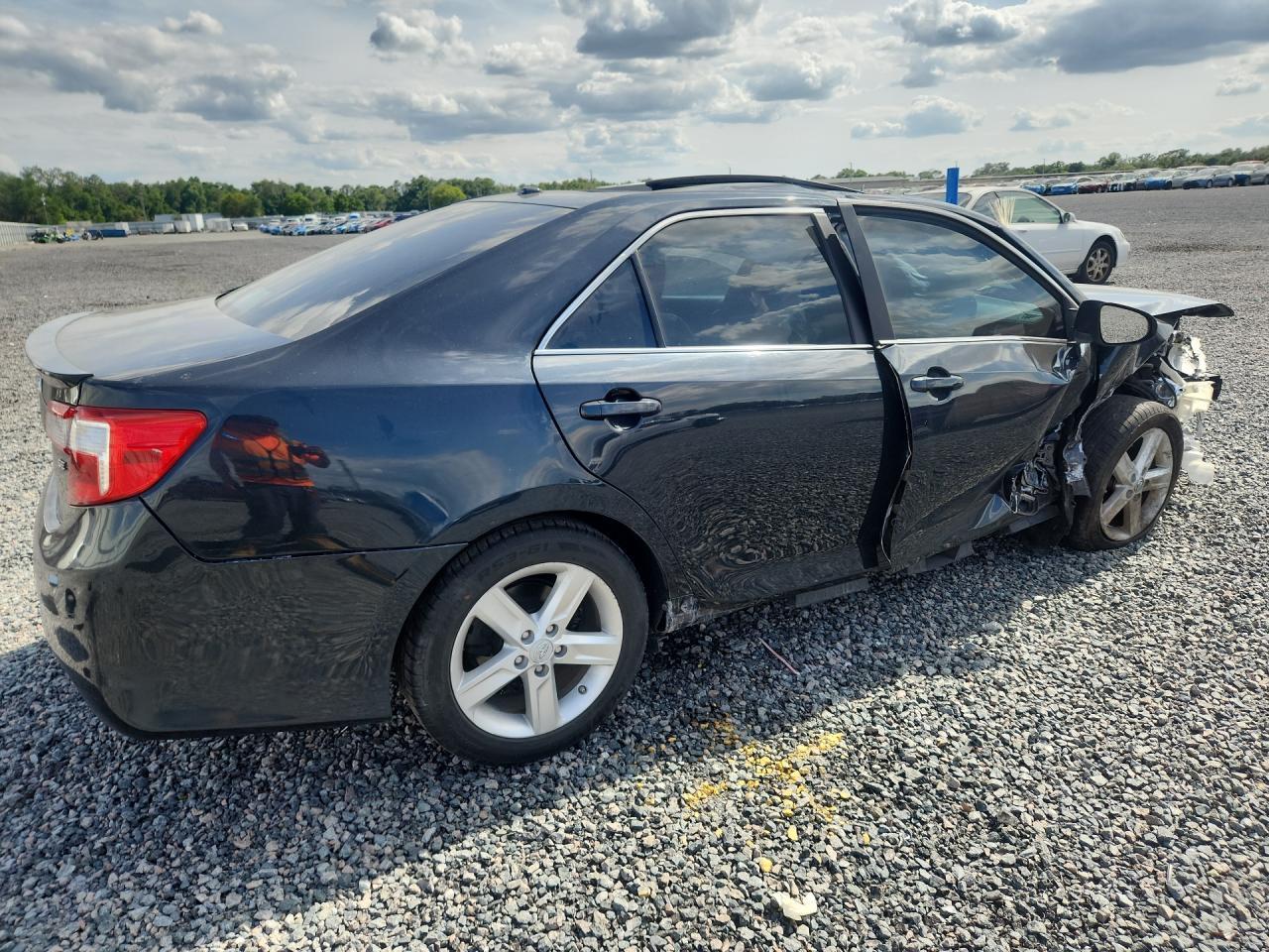 2013 Toyota Camry Se - Image 3