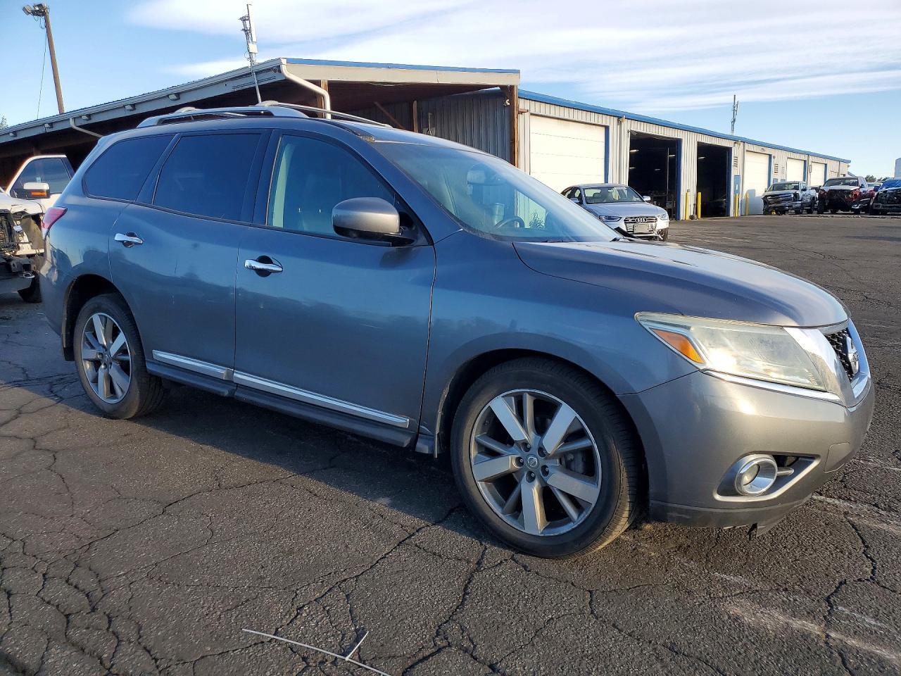2015 Nissan Pathfinder Platinum - Image 4