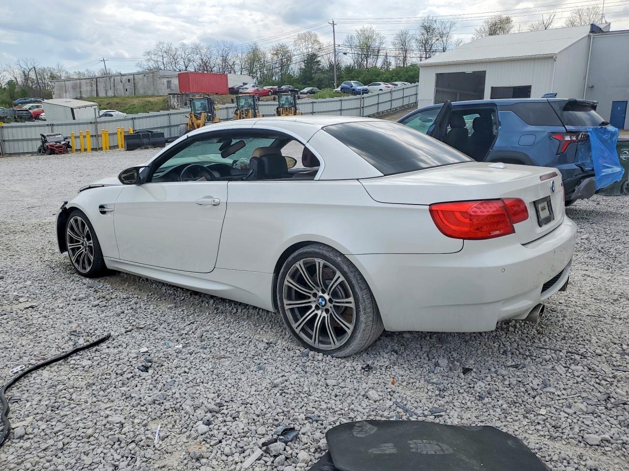 2011 BMW M3 - Фото 2