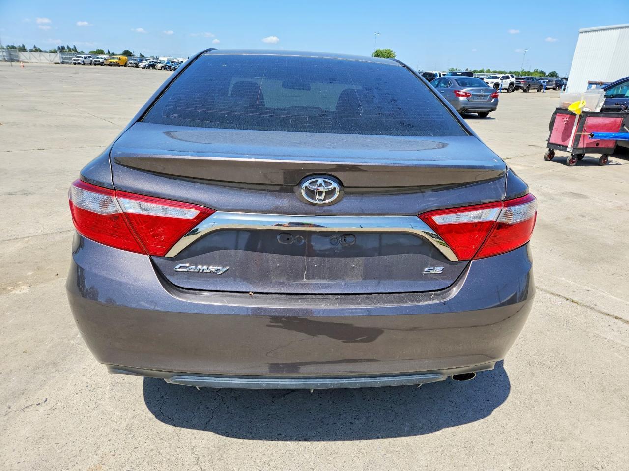2016 Toyota Camry Se - Image 6