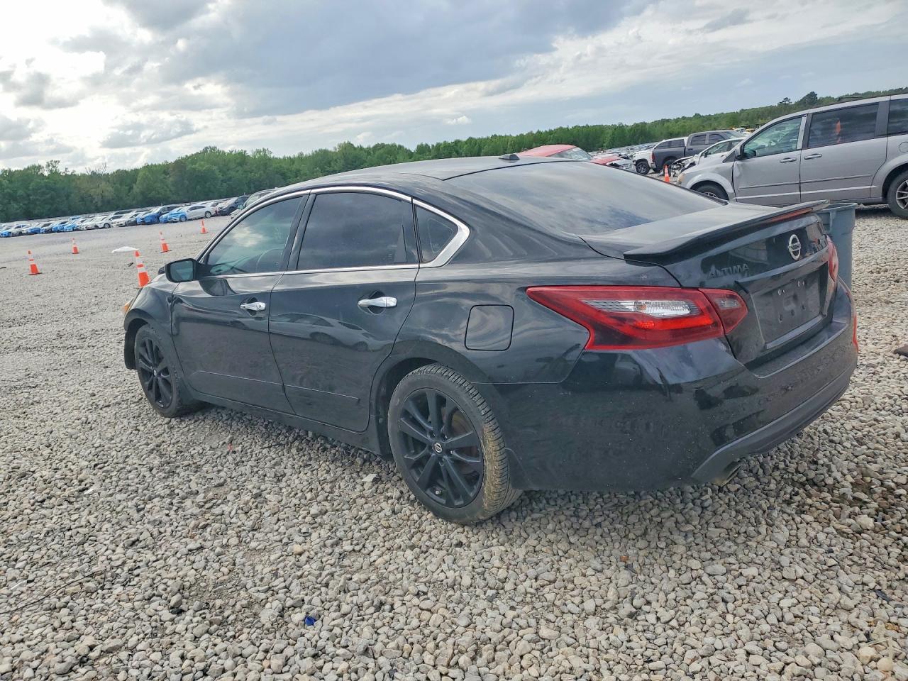 2018 Nissan Altima - Image 2