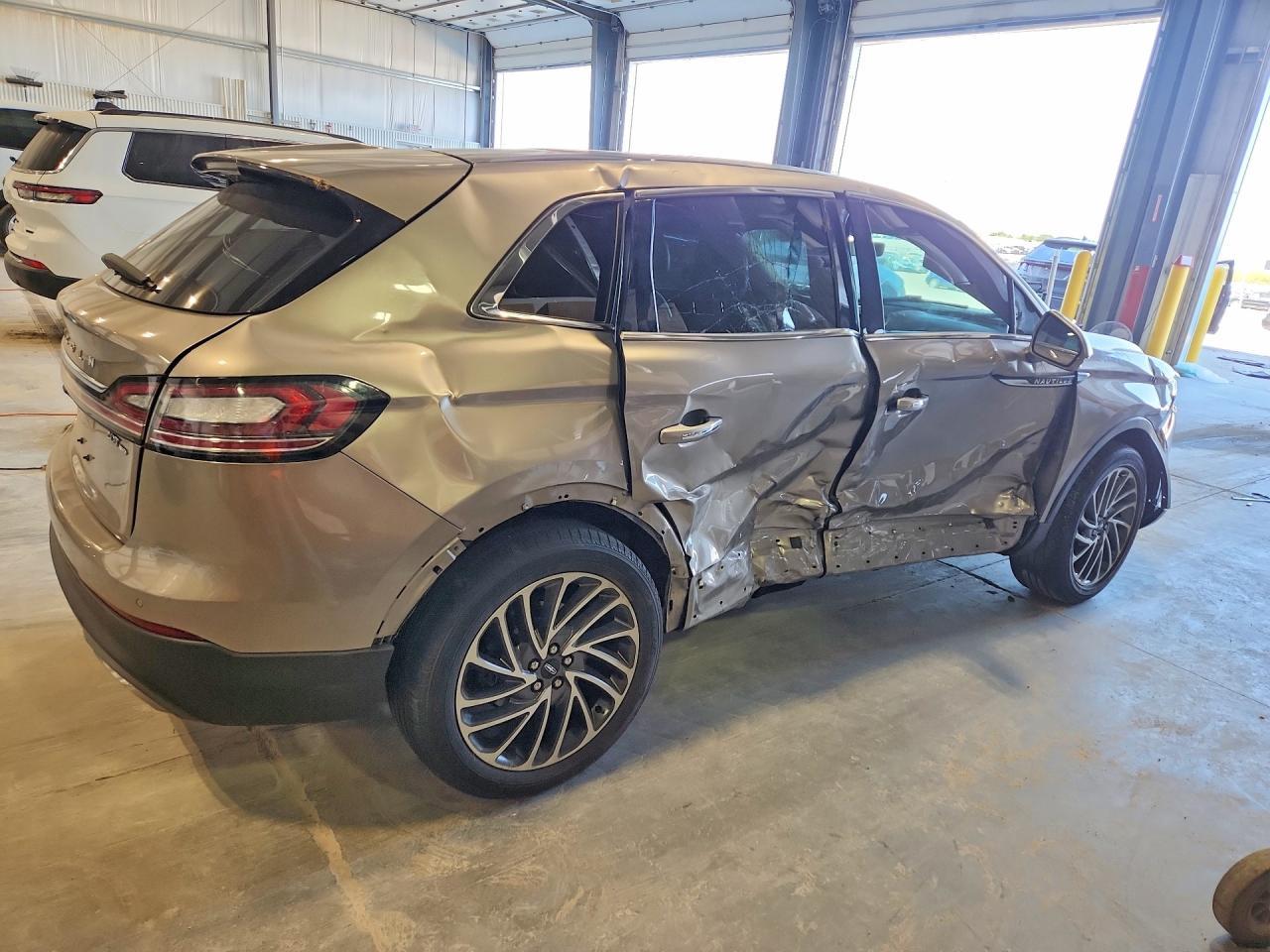 2019 Lincoln Nautilus Reserve - Фото 3
