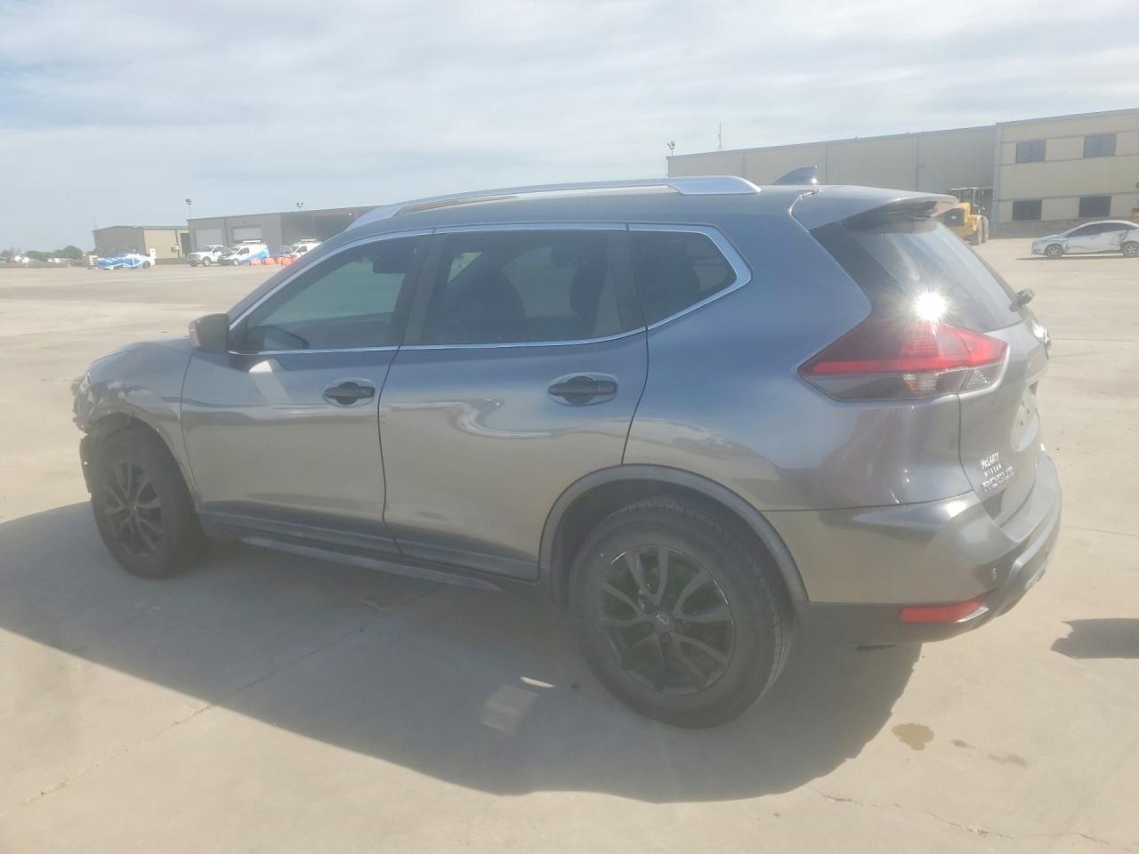2019 Nissan Rogue Sv - Image 2