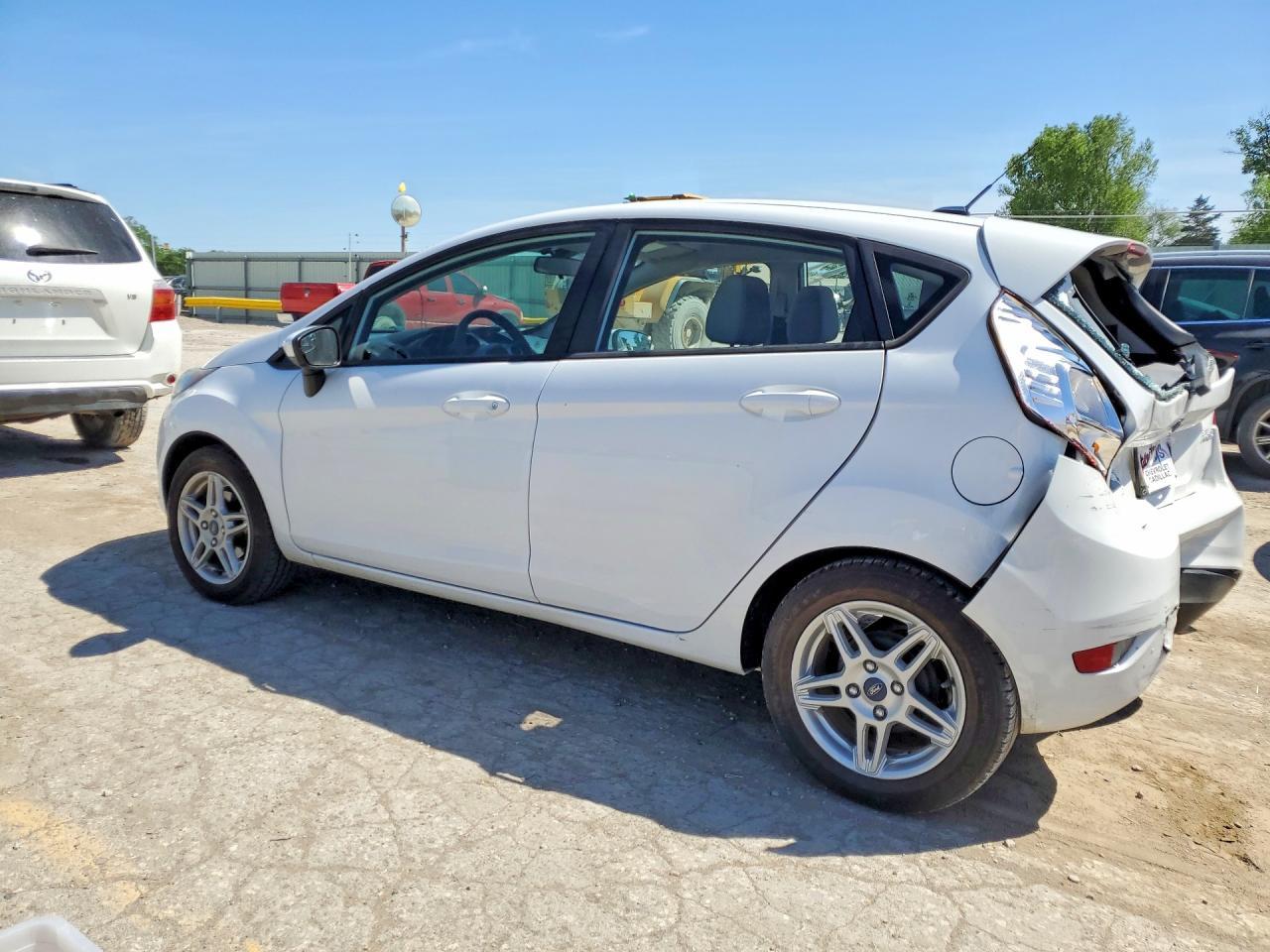 2019 Ford Fiesta Se - Image 2