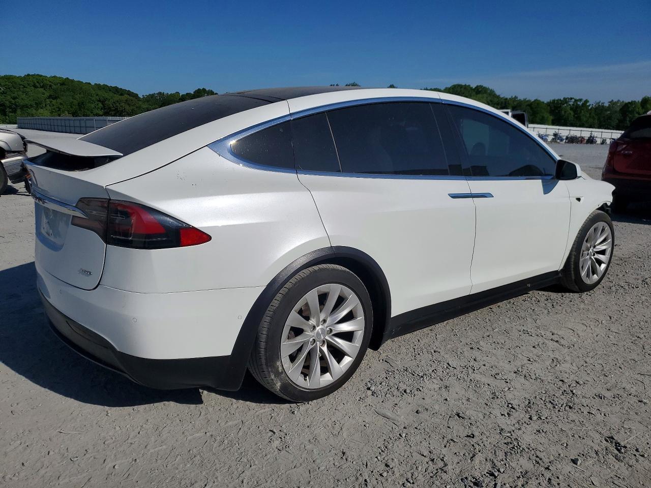 2016 Tesla Model X - Фото 3