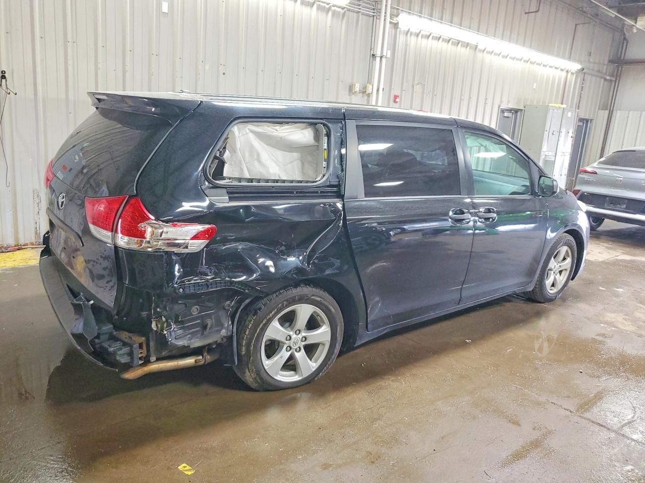 2013 Toyota Sienna L 7-Passenger - Image 3