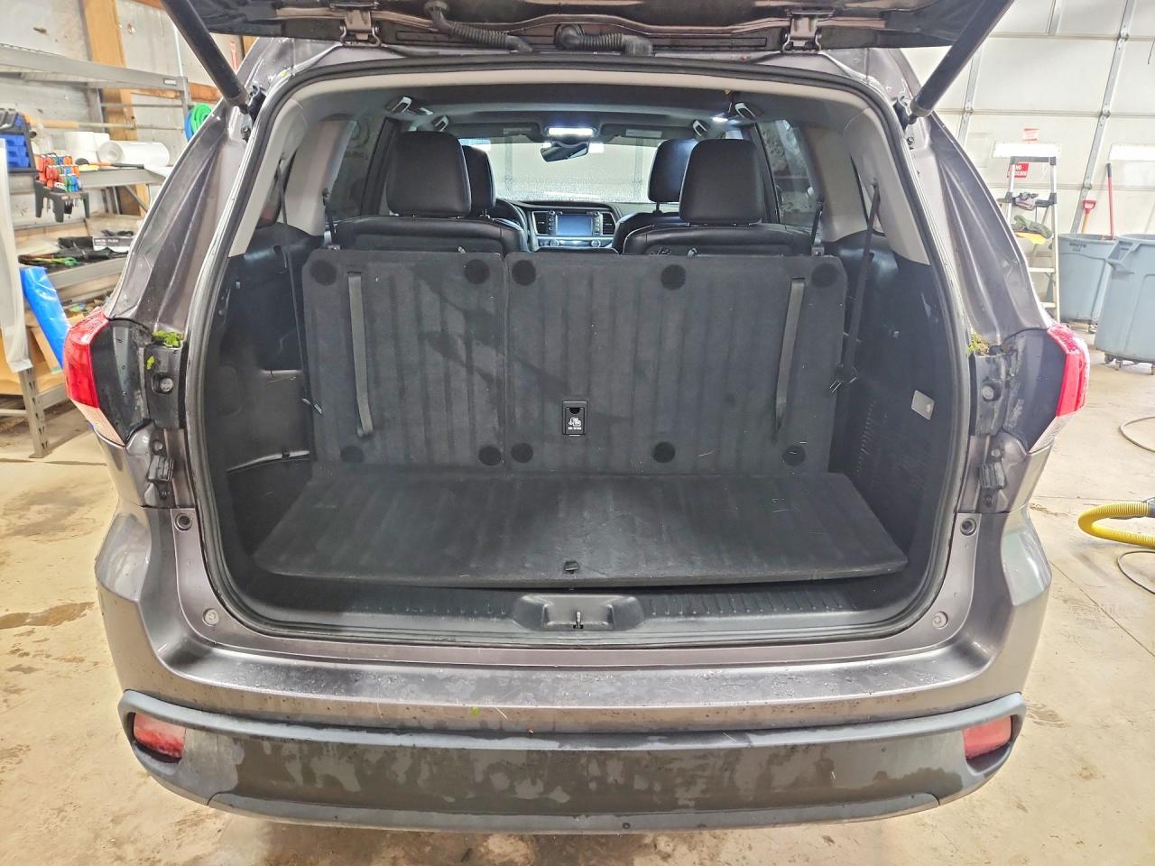 2019 Toyota Highlander Xle - Image 6