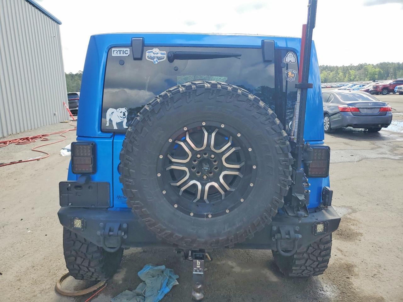 2014 Jeep Wrangler Sahara - Image 6