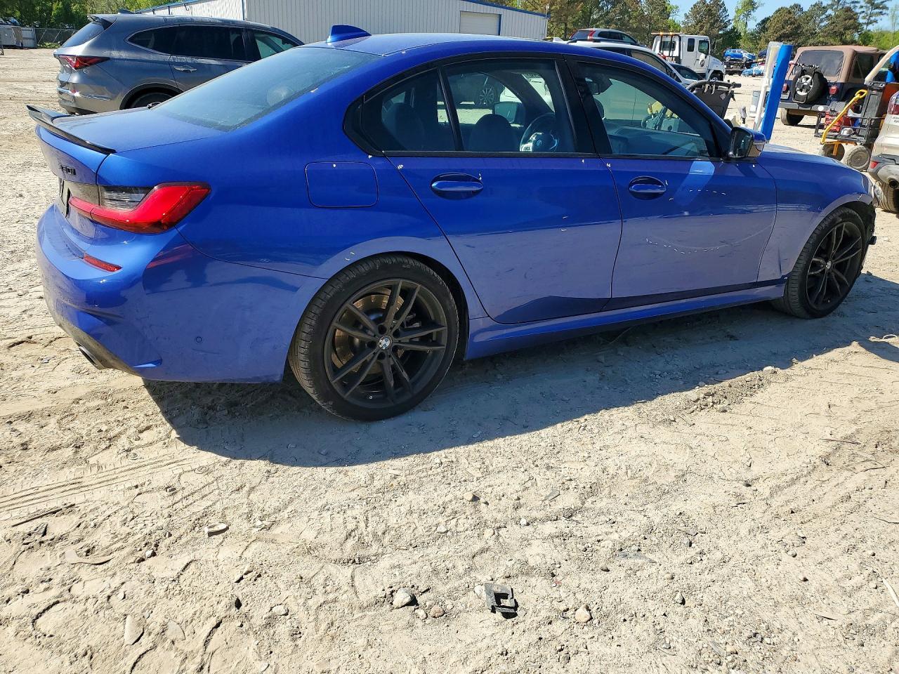 2020 BMW 330Xi - Фото 3