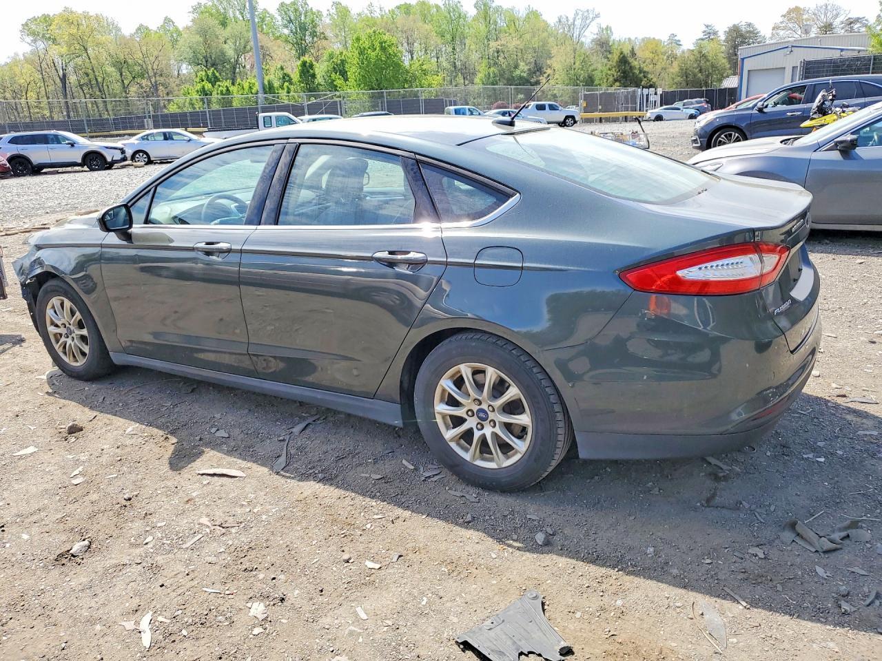 2015 Ford Fusion S - Фото 2