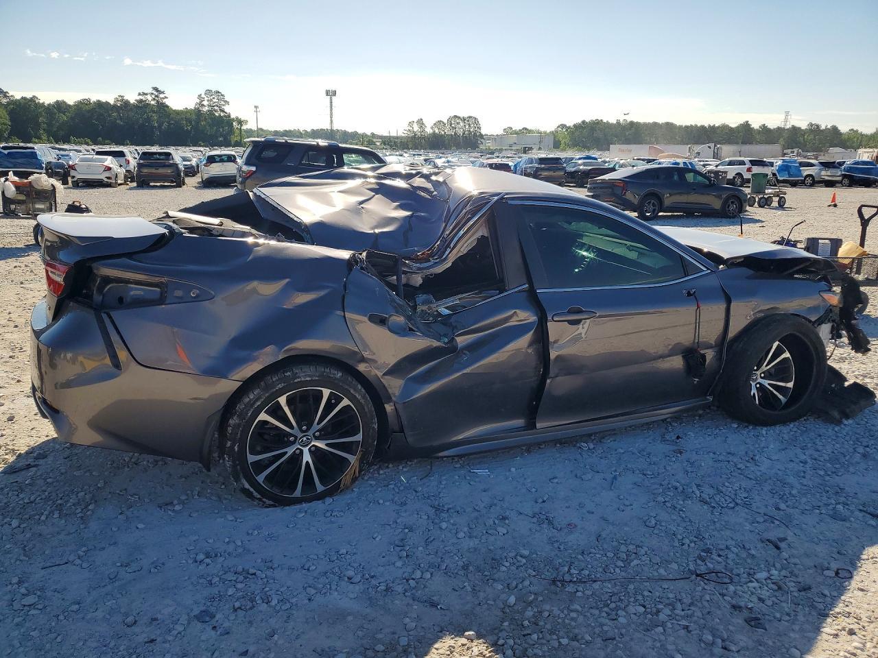 2018 Toyota Camry Se - Фото 3