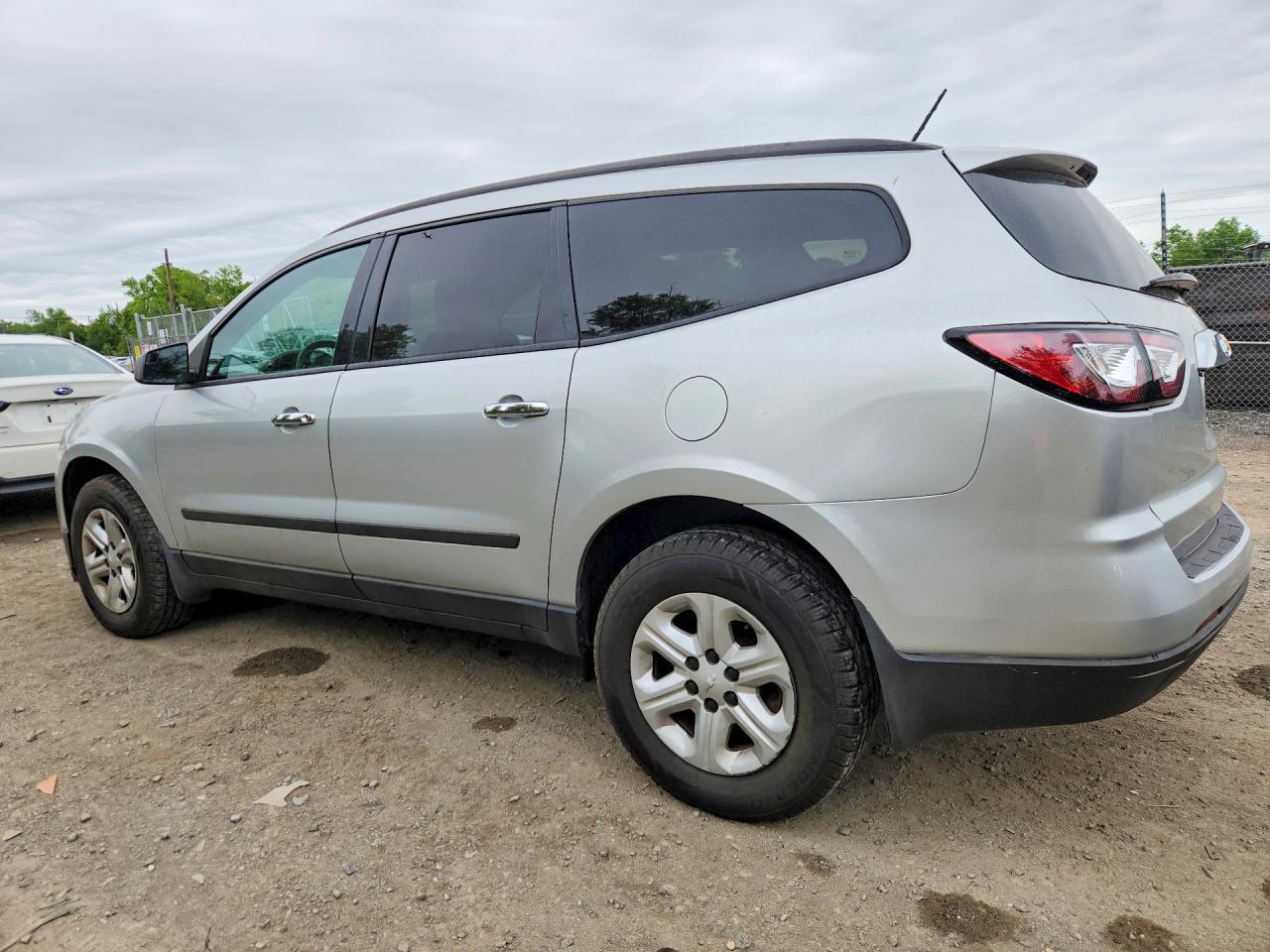 2013 Chevrolet Traverse Ls - Фото 2