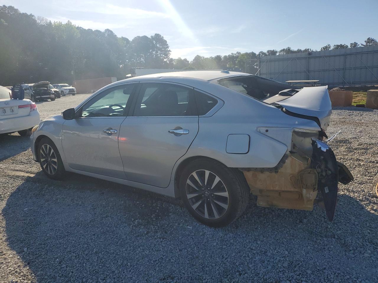 2017 Nissan Altima 2.5 Sl - Image 2