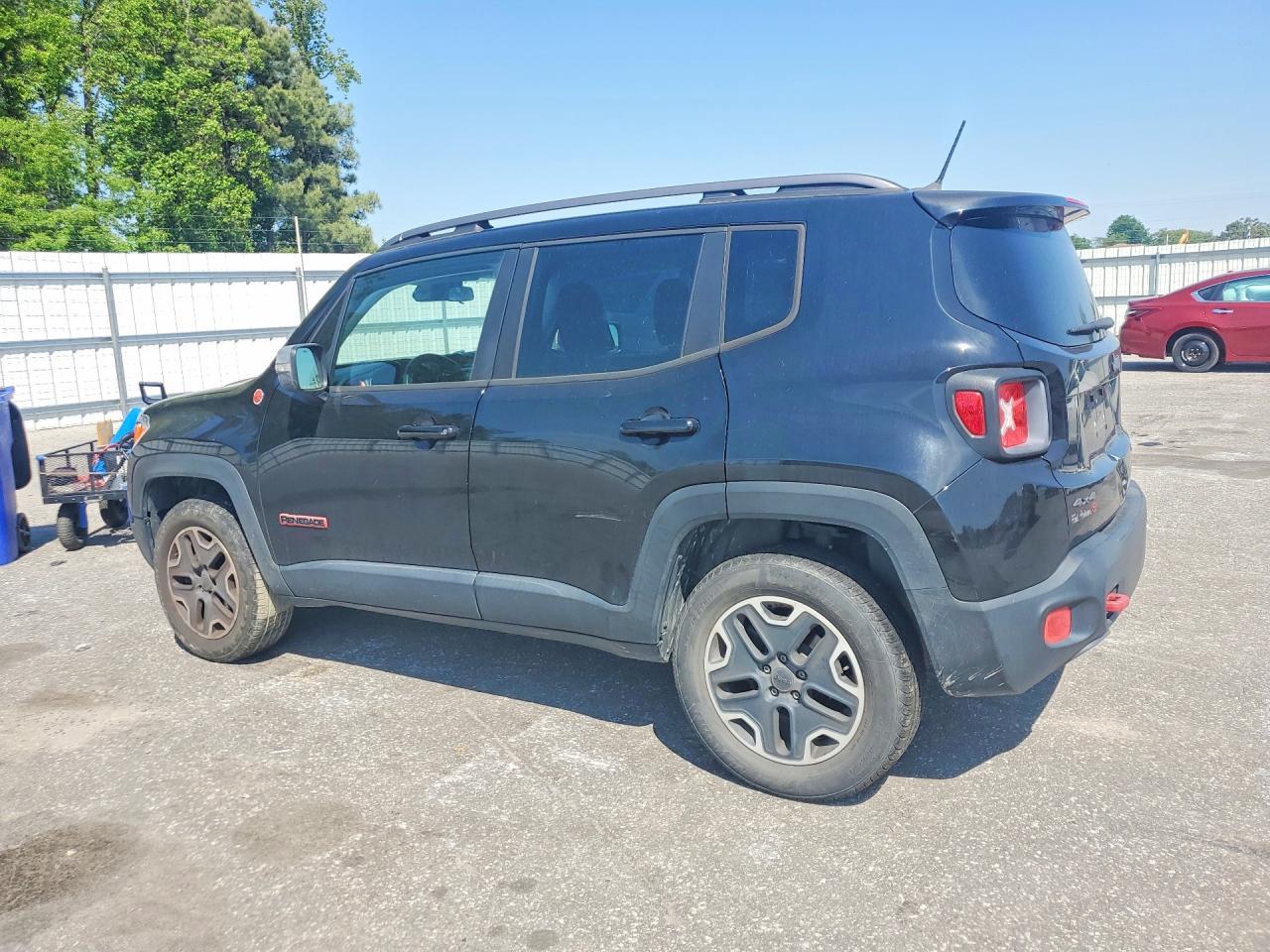 2015 Jeep Renegade Trailhawk - Фото 2