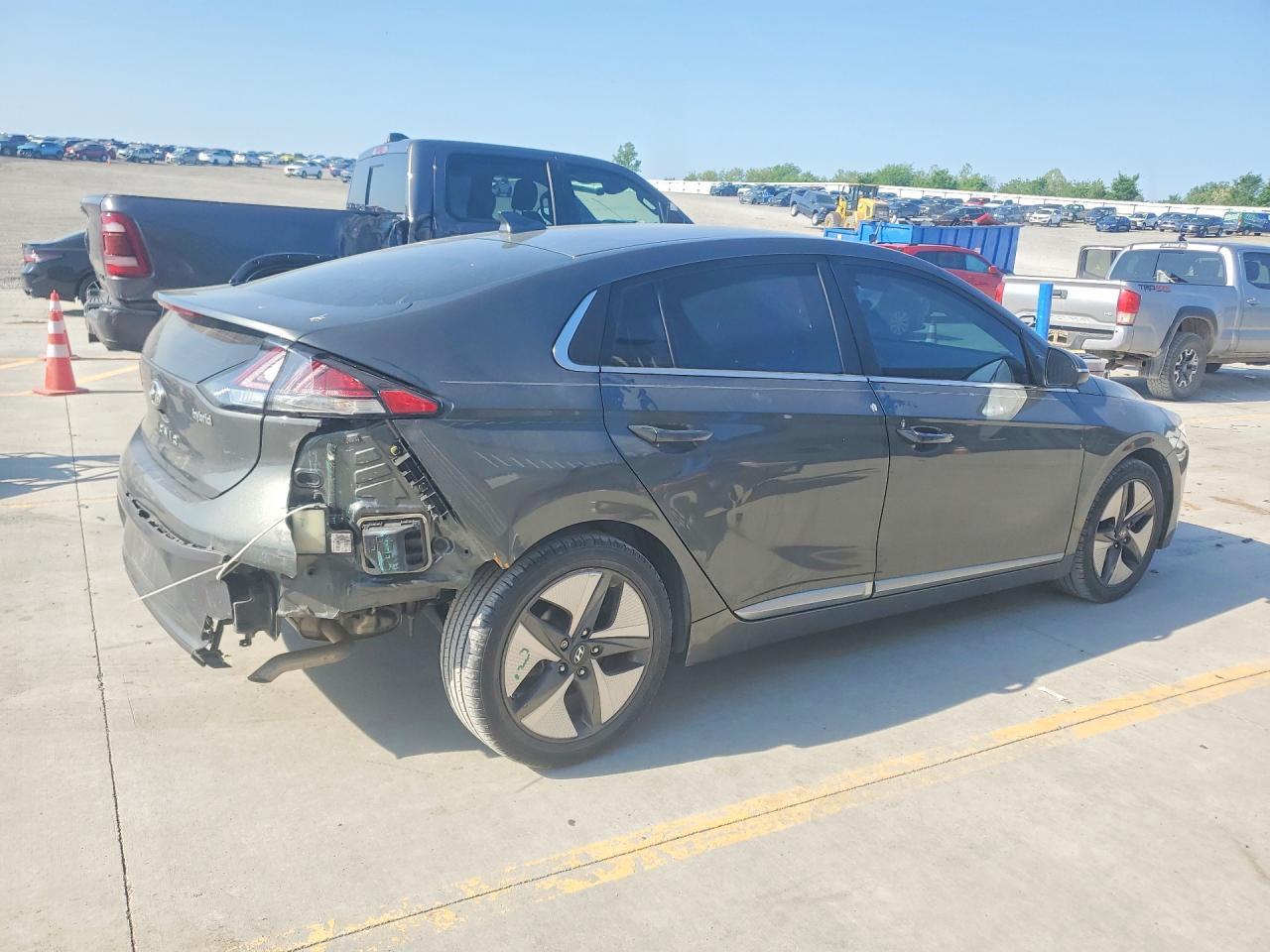 2021 Hyundai Ioniq Hybrid Sel - Image 3