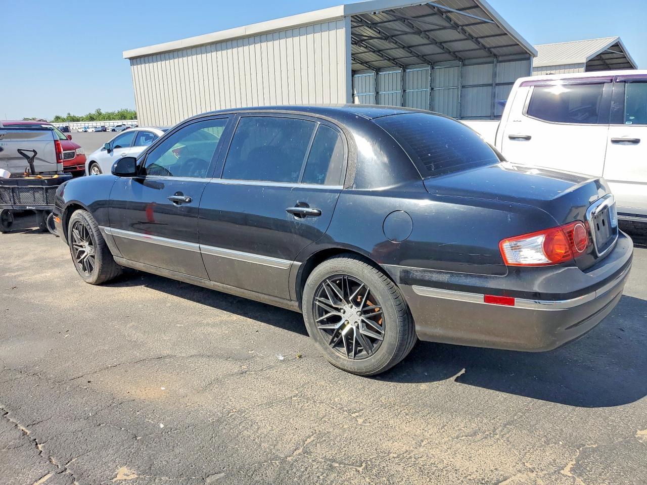 2005 Kia Amanti Base - Image 2