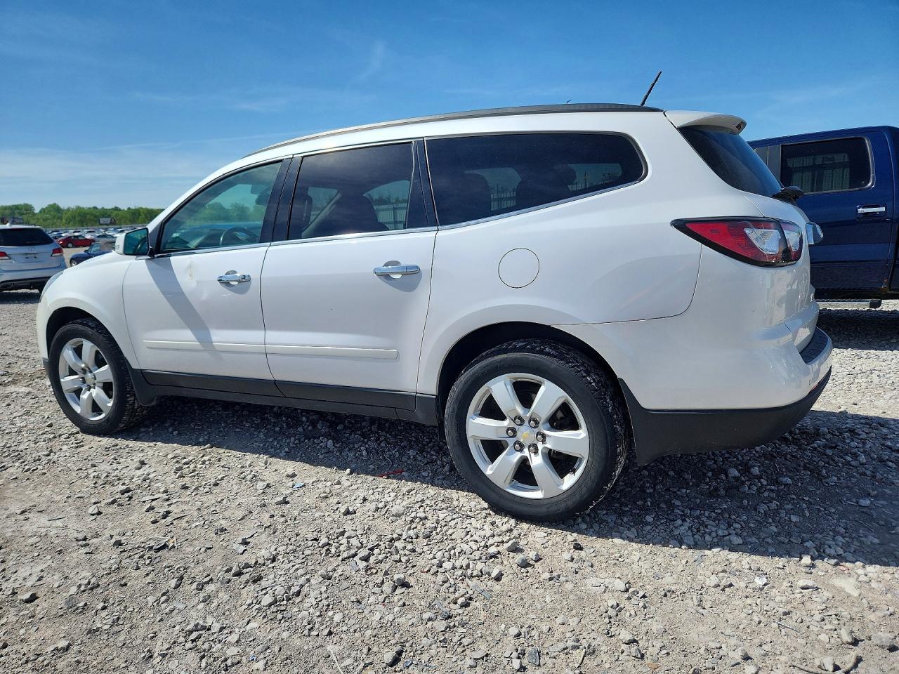 2016 Chevrolet Traverse Lt - Image 2