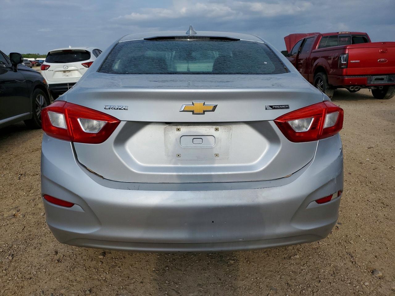 2017 Chev Cruze - Image 6